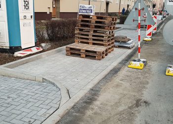 Autobusová zastávka Trávníky