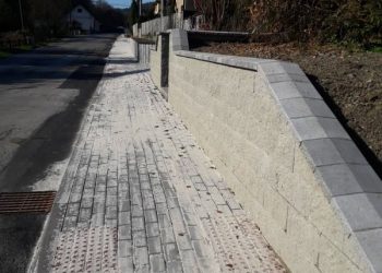 Chodník a kanalizace Seninka