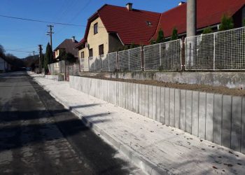 Chodník a kanalizace Seninka