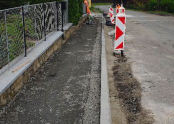 Chodník a kanalizace Seninka