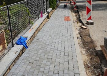 Chodník a kanalizace Seninka