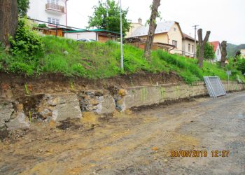Opěrná zídka a oprava komunikace Valašské Klobouky