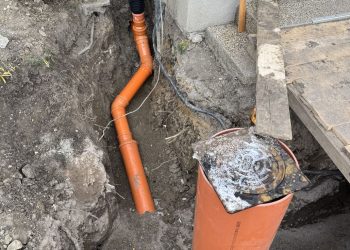 Výměna kanalizačních přípojek a nové zpevněné plochy – Trávníky