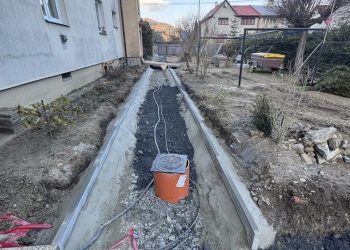 Výměna kanalizačních přípojek a nové zpevněné plochy – Trávníky