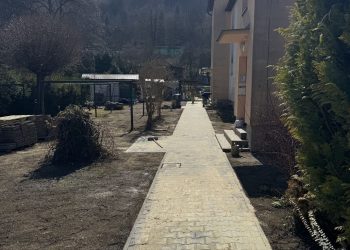 Výměna kanalizačních přípojek a nové zpevněné plochy – Trávníky